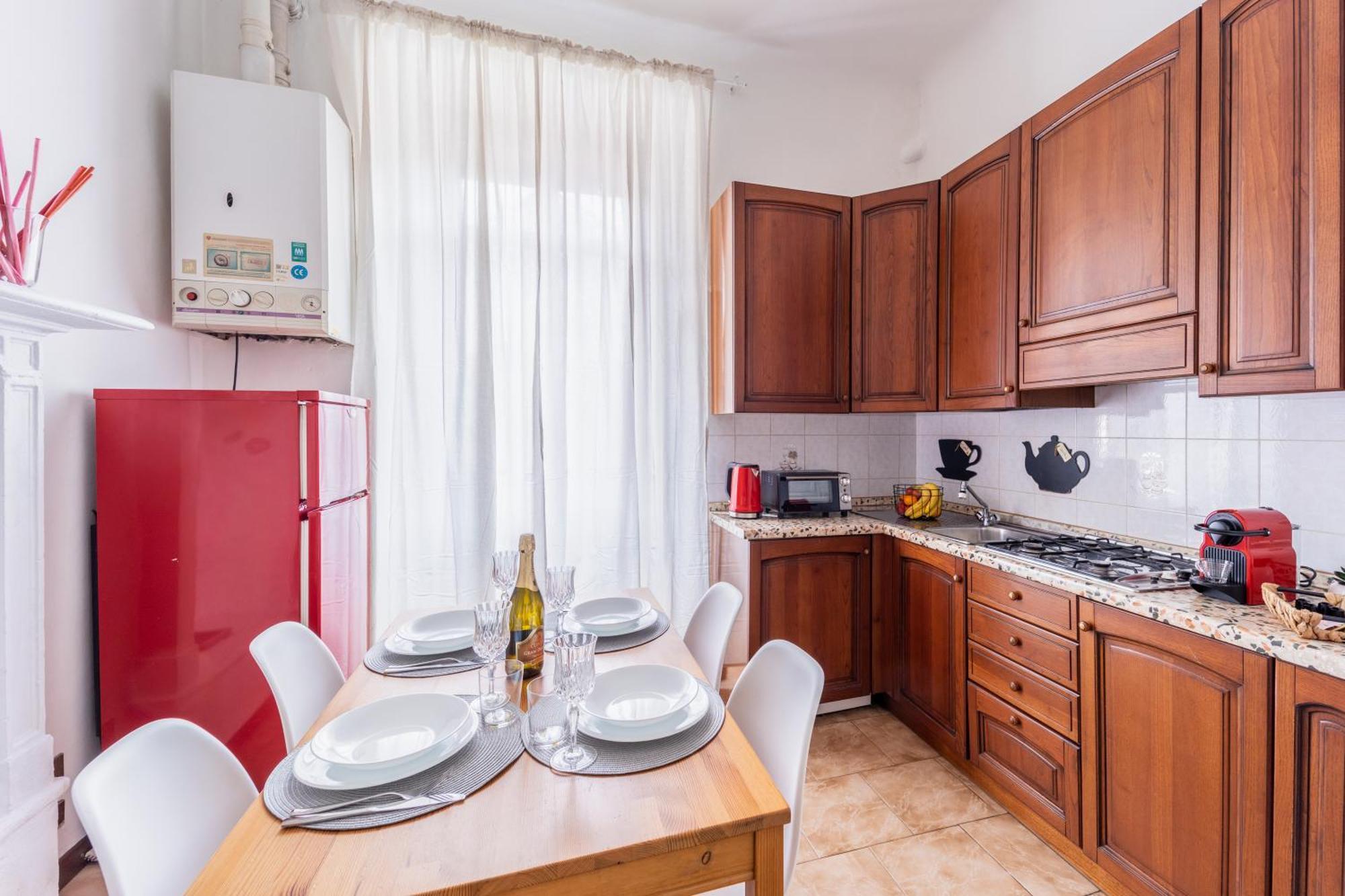 Apartamento Elegant Near Metro Porta Romana,3 Fermate Subway-stop A Duomo, Wifi-netflix Free *